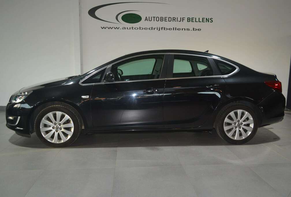 Opel Astra 1.4 Turbo Exklusiv / LEDER / SPORTZ./ NAVI