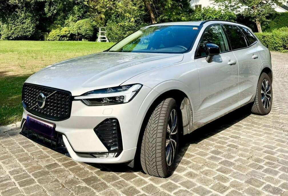 Volvo XC60 2.0 B4 MHEV Plus Dark