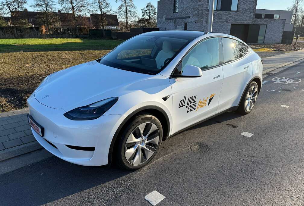 Tesla Model Y 72.5 kWh Standard Range
