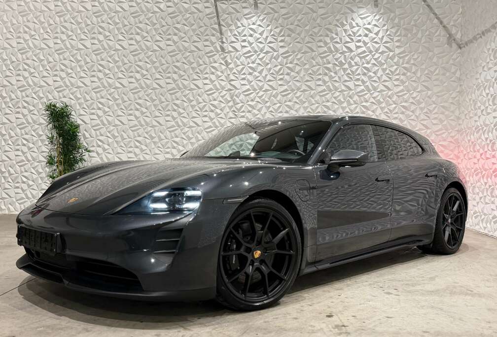 Porsche GTS / Sport Turismo / Sport Chrono / 598 CH