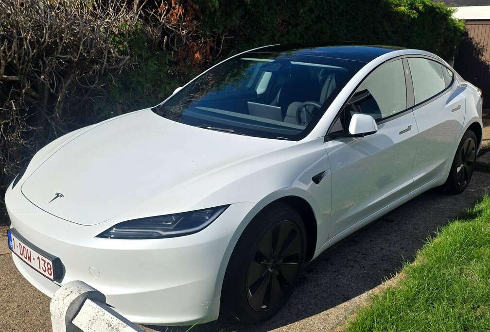 Tesla Model 3 64 kWh RWD Standart Range Premium Premium