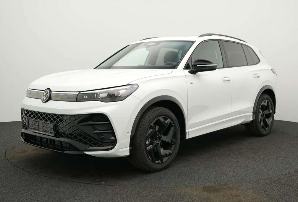 Volkswagen R-LINE 1.5 TSI 150 PK DSG  PANORAMISCH SCHUIFDAK