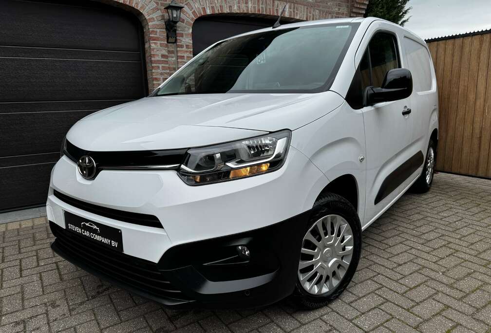 Toyota | BTW INCL | BENZINE | 3 ZIT | NAVI | CAMERA | CARPLAY | PDC |