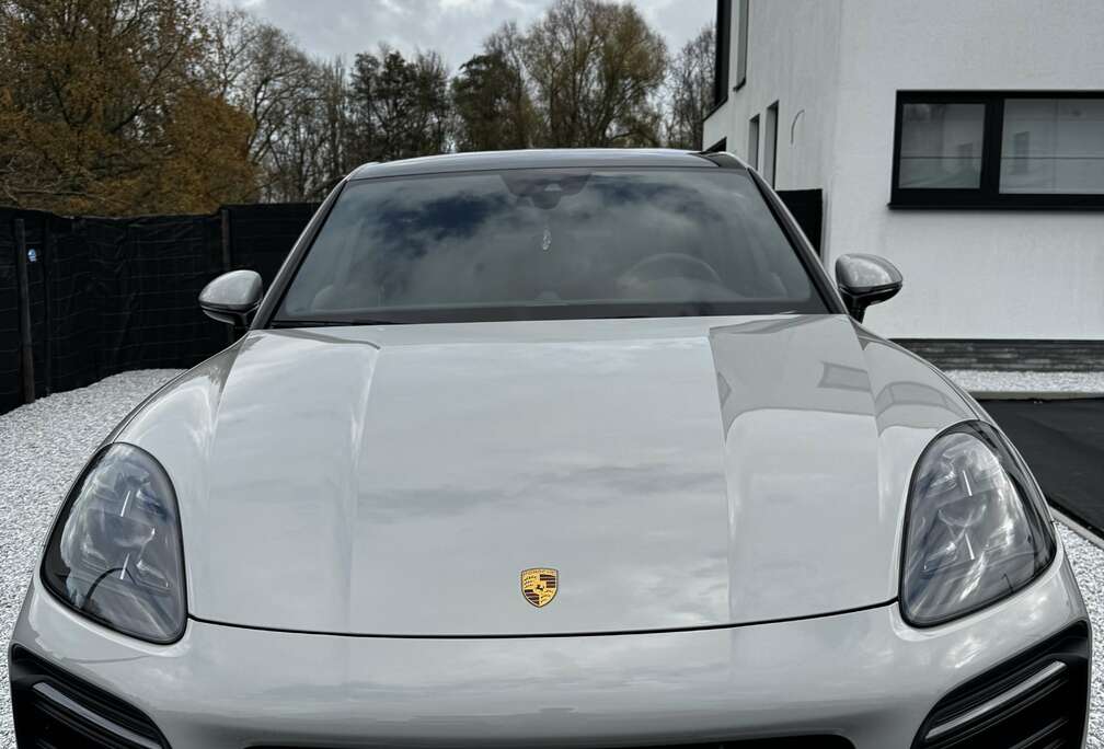 Porsche 4.0 Bi-Turbo V8 GTS Tiptronic