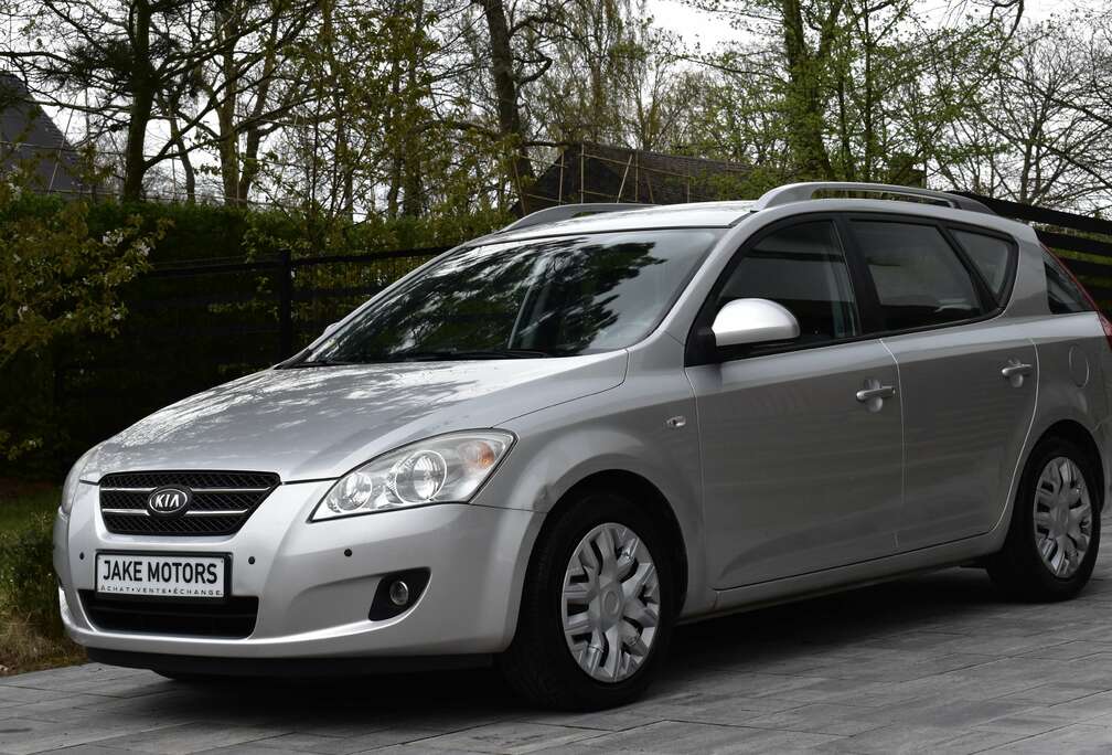 Kia Cee\'d SW 1.6 Turbo/CLIM/PDC/1ER PROPRIETAIRE/GARAN