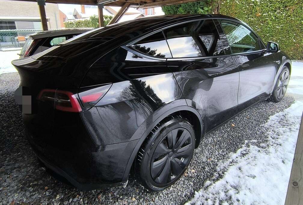 Tesla Model Y RWD