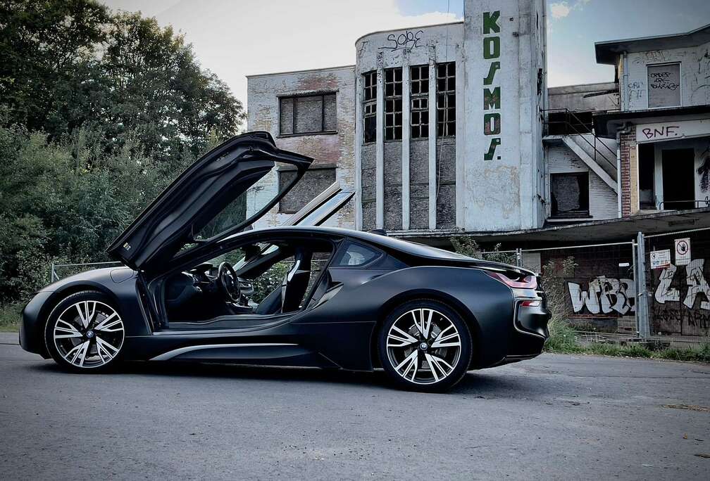BMW i8 11.6 kWh PHEV (266 kW)