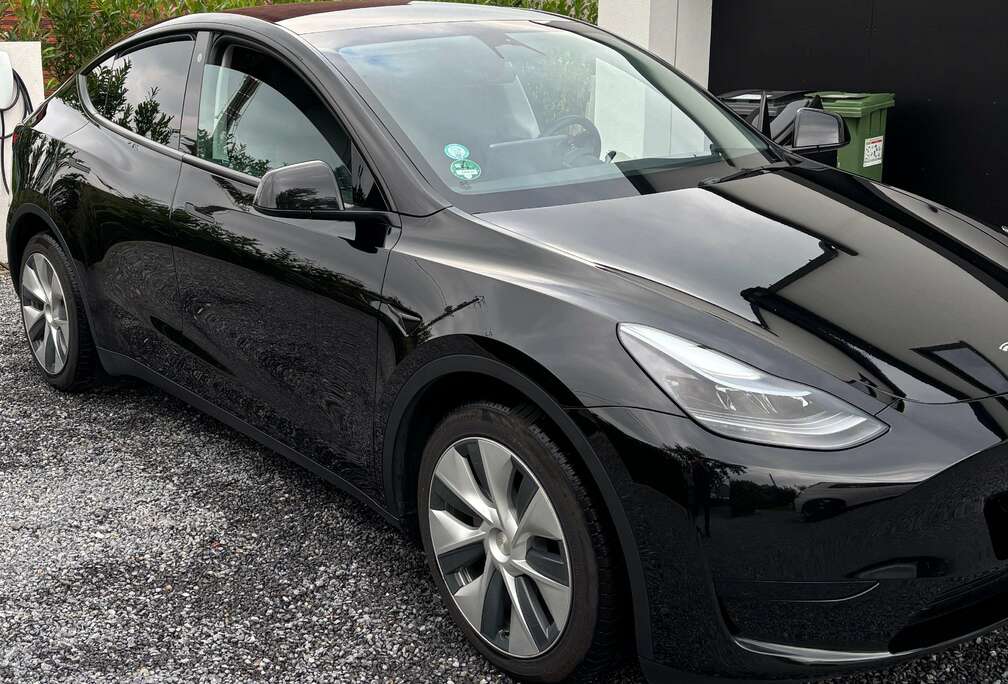 Tesla Model Y 72.5 kWh Standard Range