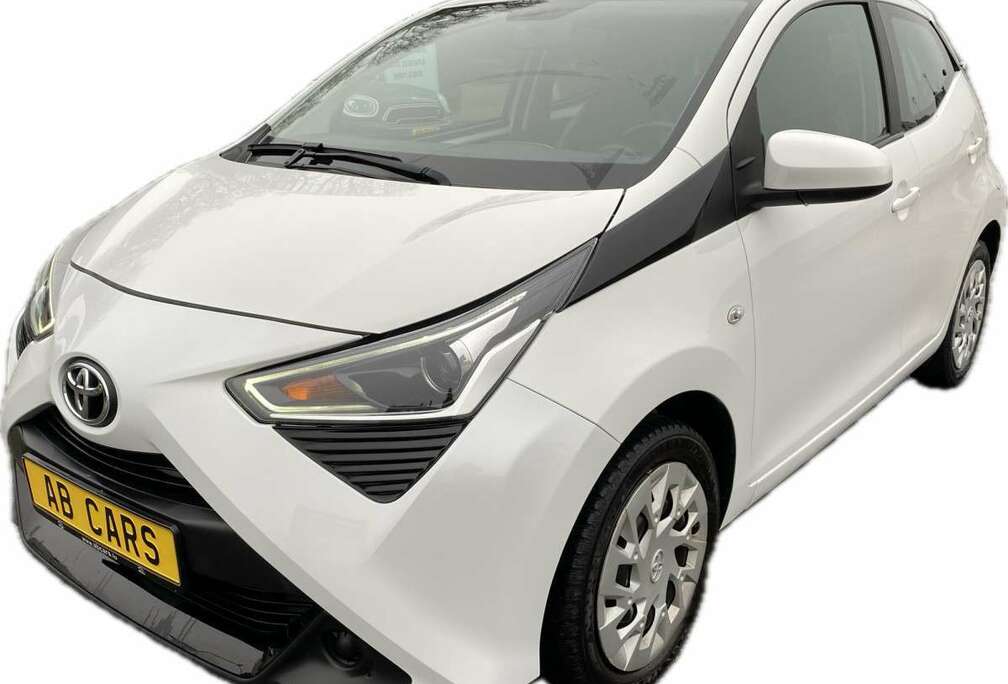 Toyota 1.0 I-VVTi X-Play