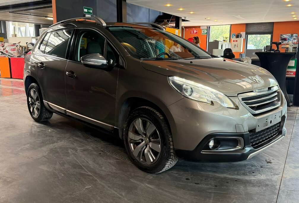 Peugeot 2008 1.2i  Allure S/12 mois de garantie/automatique