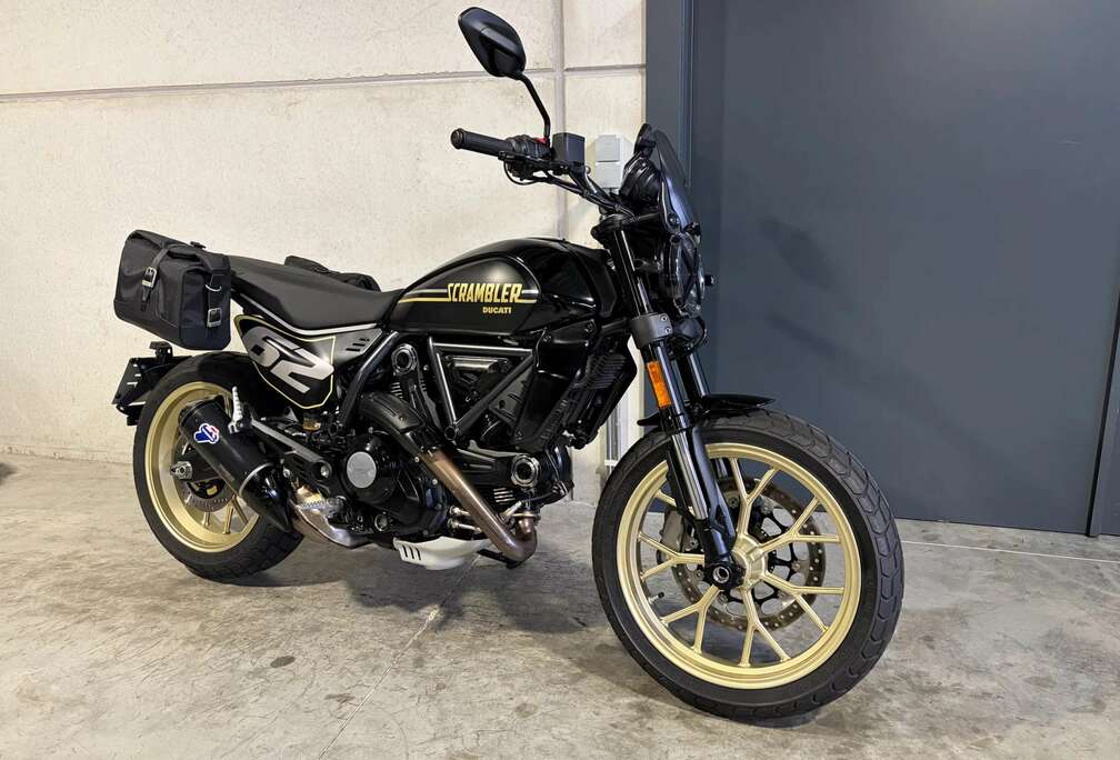 800 Full Throttle in showroomstaat