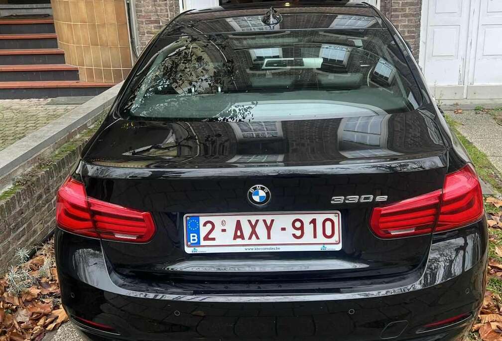 BMW 330e iPerformance Advantage