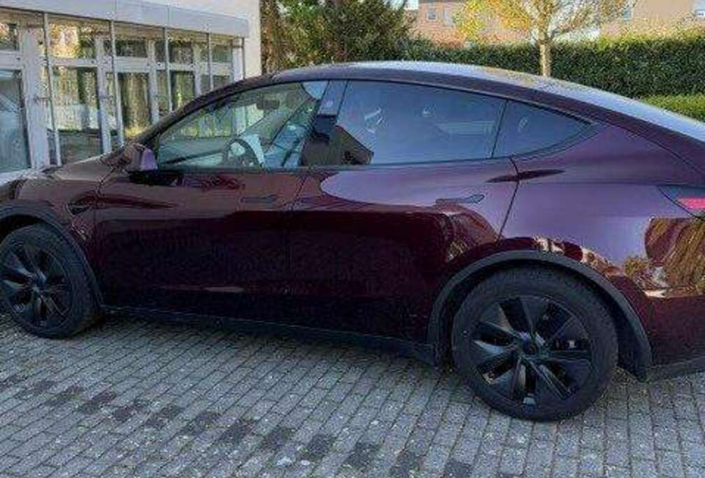 Tesla Model Y 83.1 kWh Long Range RWD