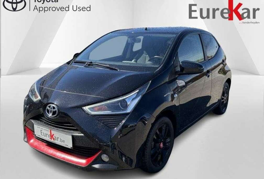 Toyota x-play2