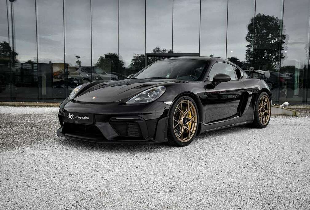 Porsche Cayman GT4 RS Weissach Lift Club