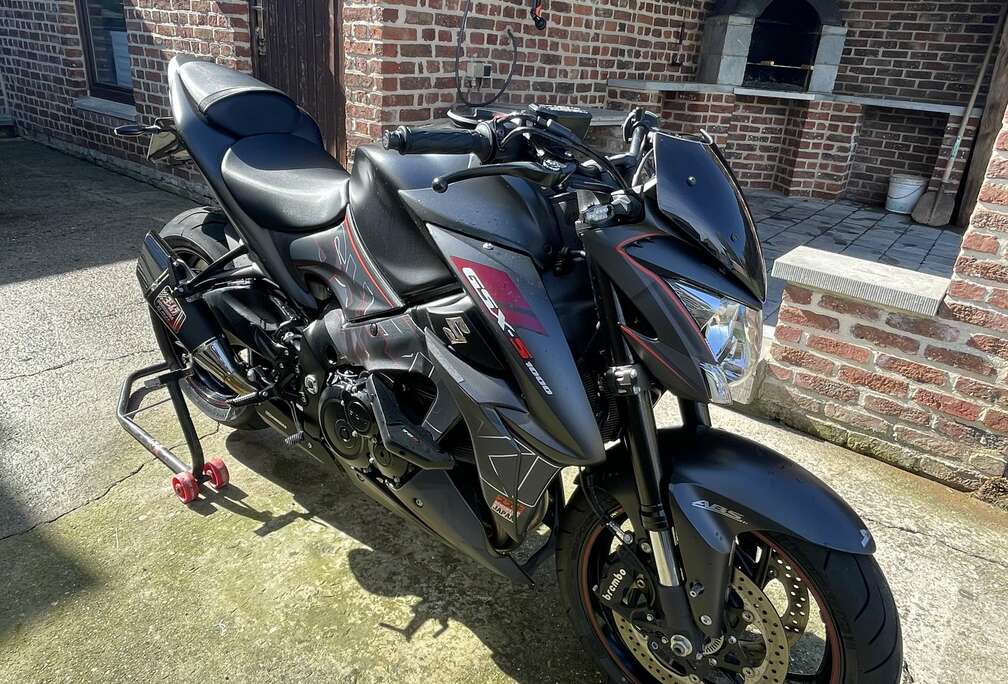 Suzuki Black Edition