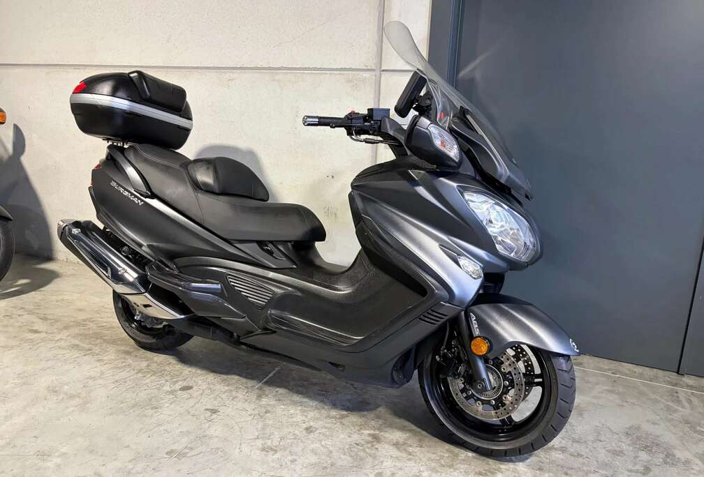Suzuki Executive met topcase