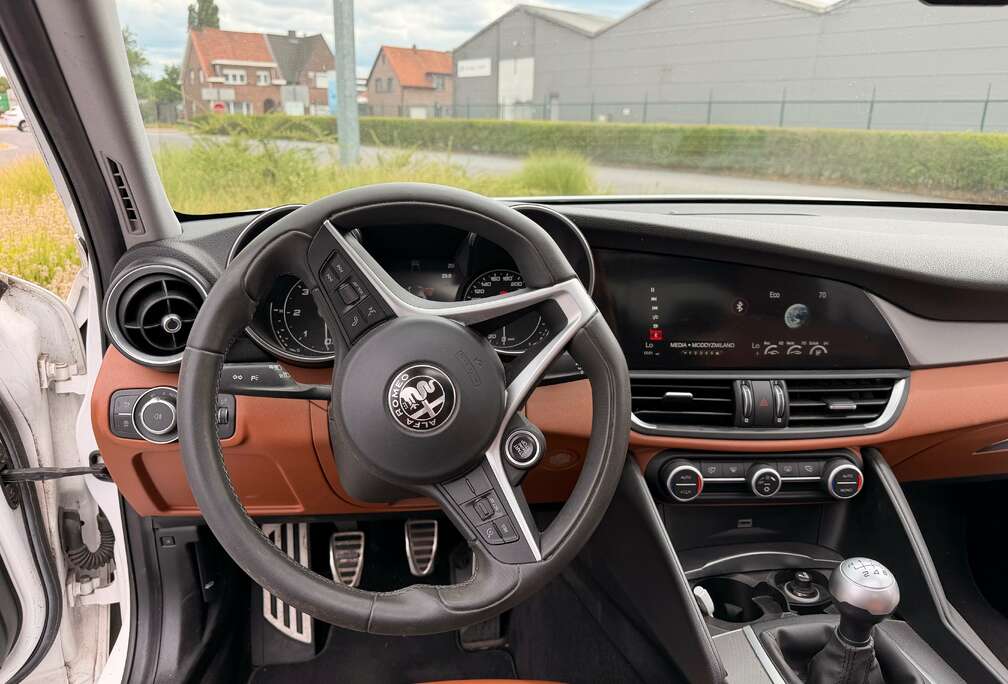 Alfa Romeo Giulia 2.2 JTDm Super (JAV ECO)