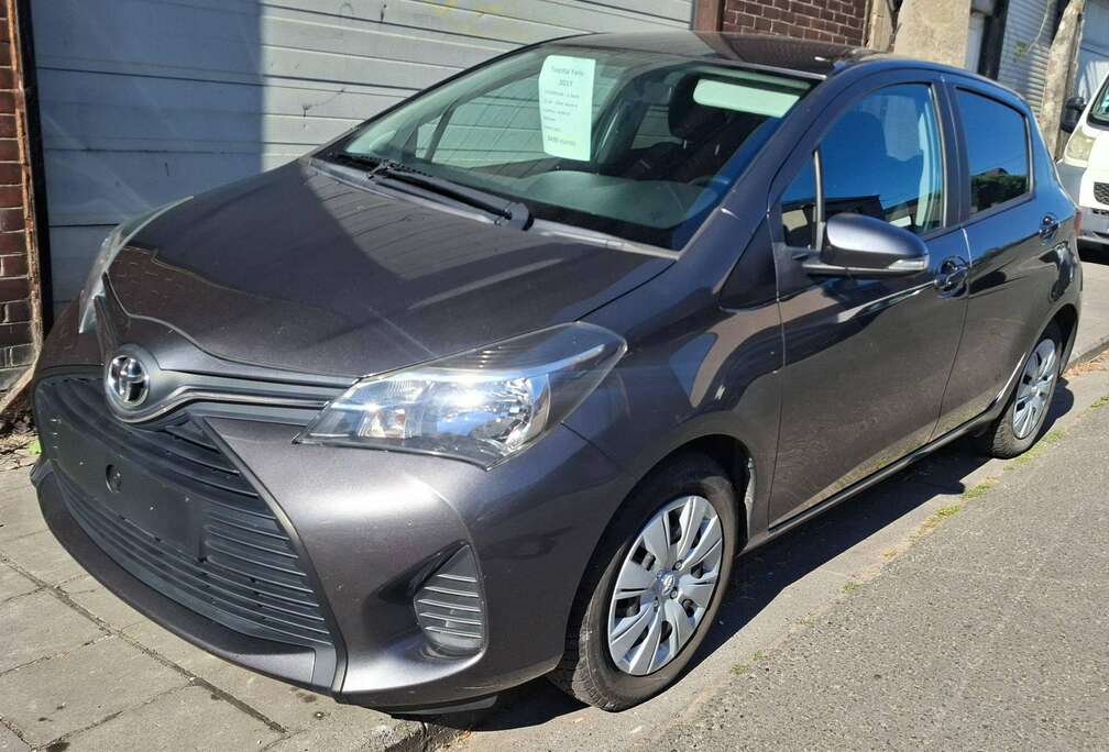 Toyota Yaris 1.33i VVT-i Active and pack Live 2
