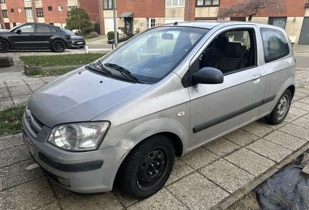 Hyundai 1.1 - essence - 96.000km