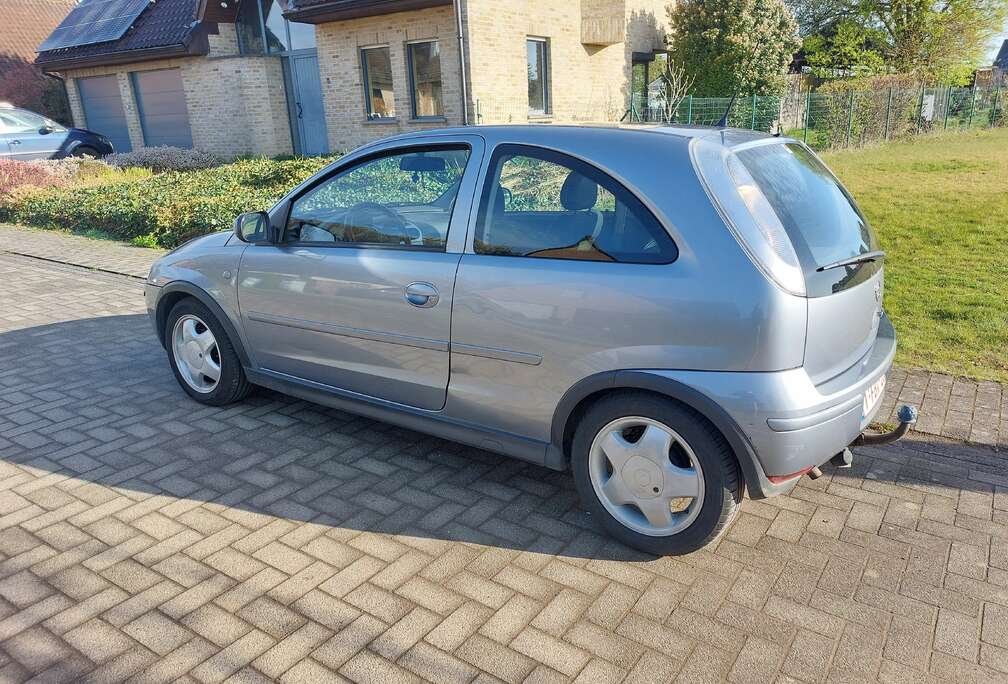 Opel Corsa 1.2i XEP 16v TomTom Easytronic