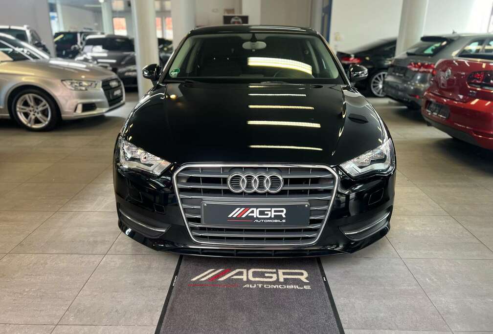 Audi 1.6 TDi full black