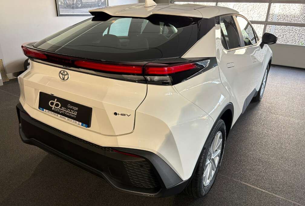 Toyota 1.8 Hybrid 140 CVT Dynamic/achteruitrijcamera