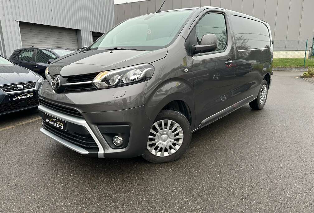 Toyota 2.0 D-4D Long Workmate, CARPLAY / CAMERA/ KEYLESS