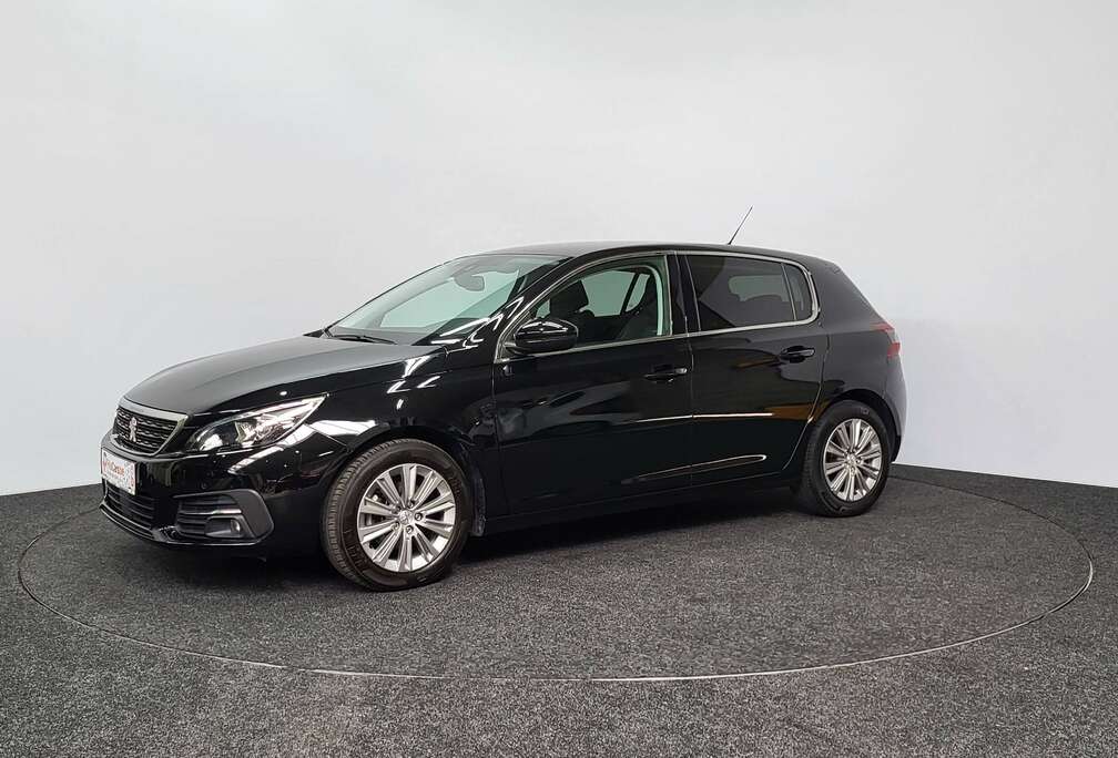Peugeot 1.2 PT  Automaat  Safety  2020  82.110 km  Navi  CarPlay  Adaptive Cruise  Camera  Digitaal Scherm