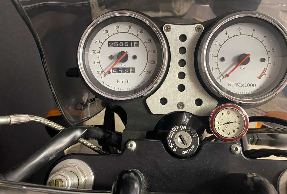Triumph Mecatwin X90