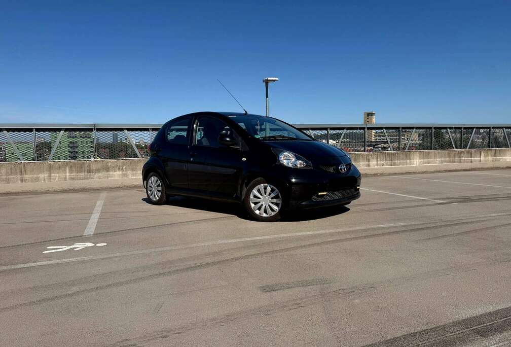 Toyota 1.0 Essence – 93.000 km – Clim – 2 clés