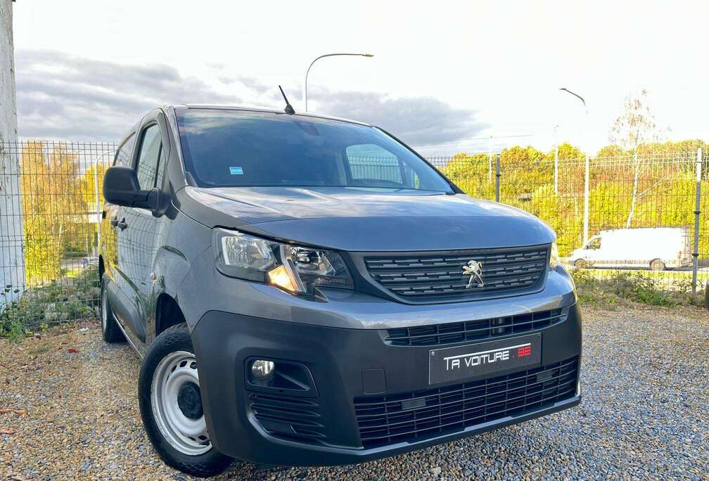 Peugeot 1.2 PureTech L1 Premium 3Pl./NAVI/CARPLAY/CLIM/CRUISE/PLANCHER/ATTELAGE