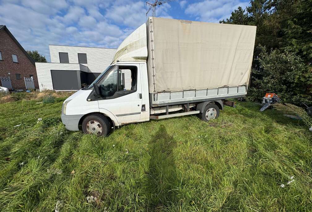 Ford 1,7M DRW RWD