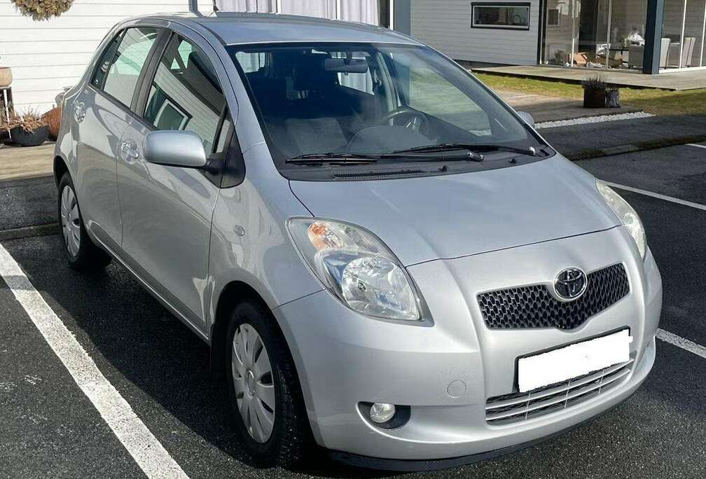 Toyota 1.3i VVT-i 16v Linea Luna