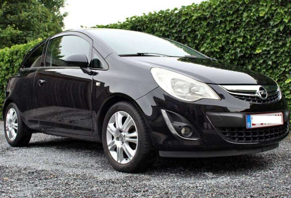 Opel Corsa 1.4i Black Edition