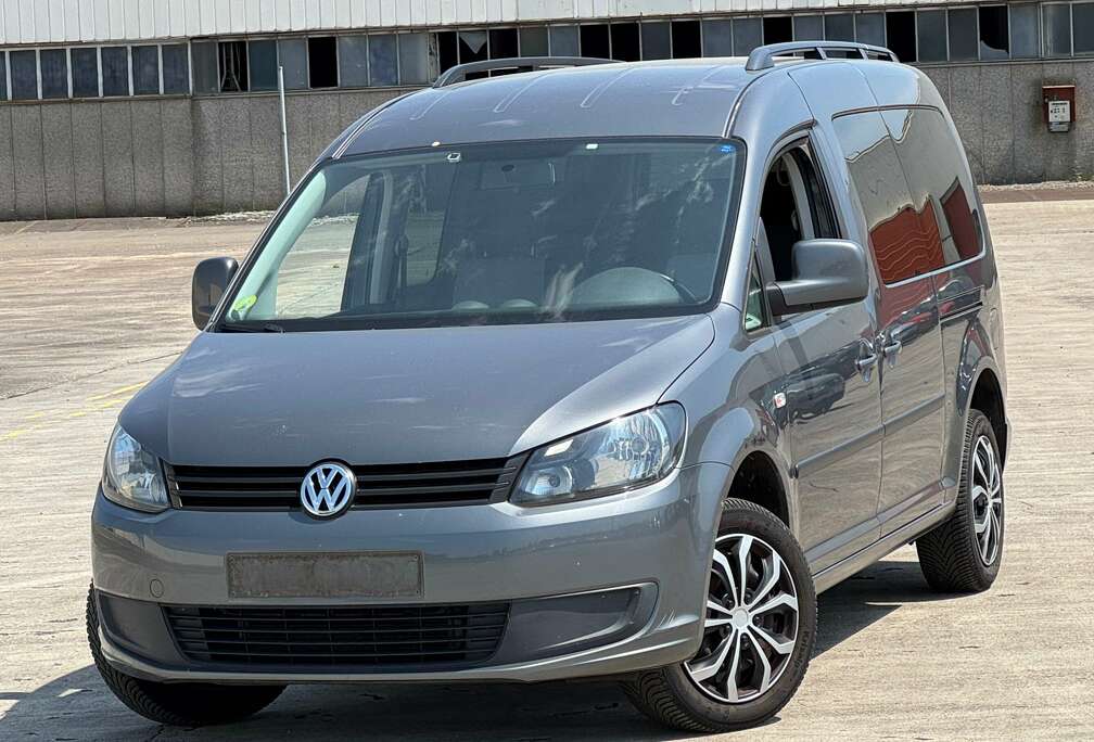 Volkswagen 1.6 CR TDi / 5PLACES / CLIMA / NAVIGATION / LONG C