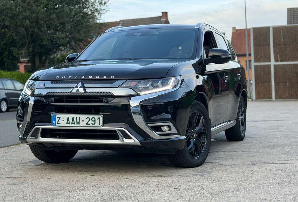 Mitsubishi Hybrid Plug In 2.4i 4WD-36 Co2-Navi-Leder-Pano-Ful