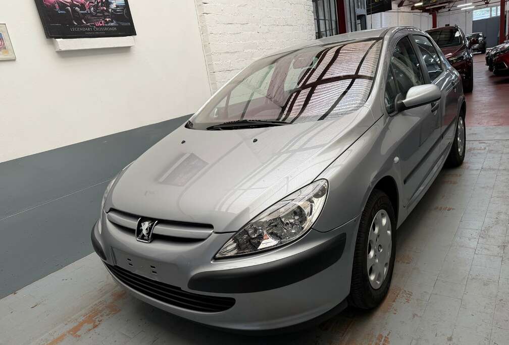 Peugeot 1.6i *** 7822 km *** reel carnet entretien complet