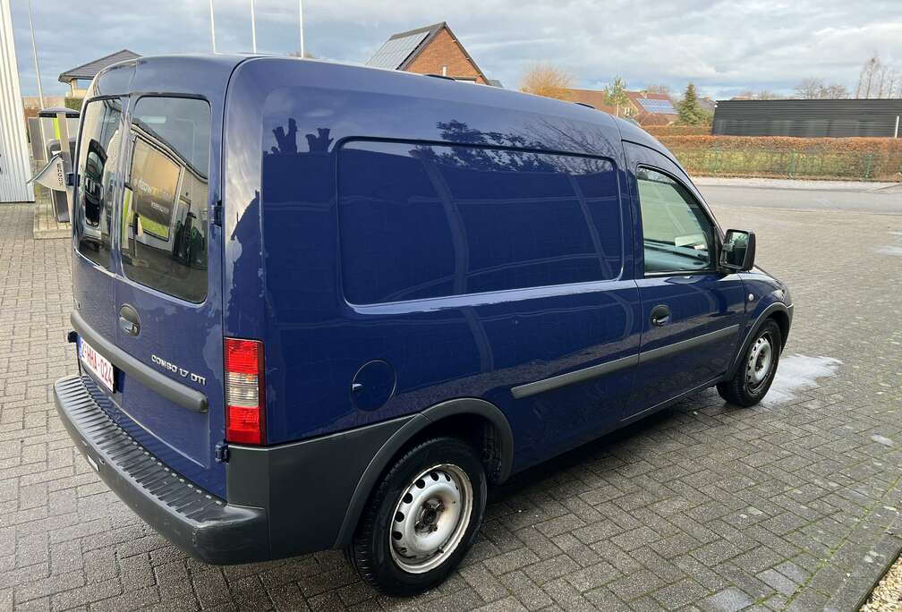 Opel 1.7 DTI blanco gekeurd voor verkoop lichte vracht