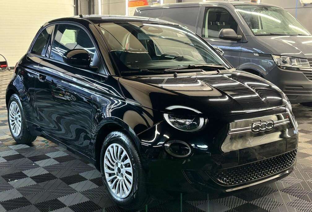 Fiat Passion Electric Automaat bj. 2022 amper 16000km