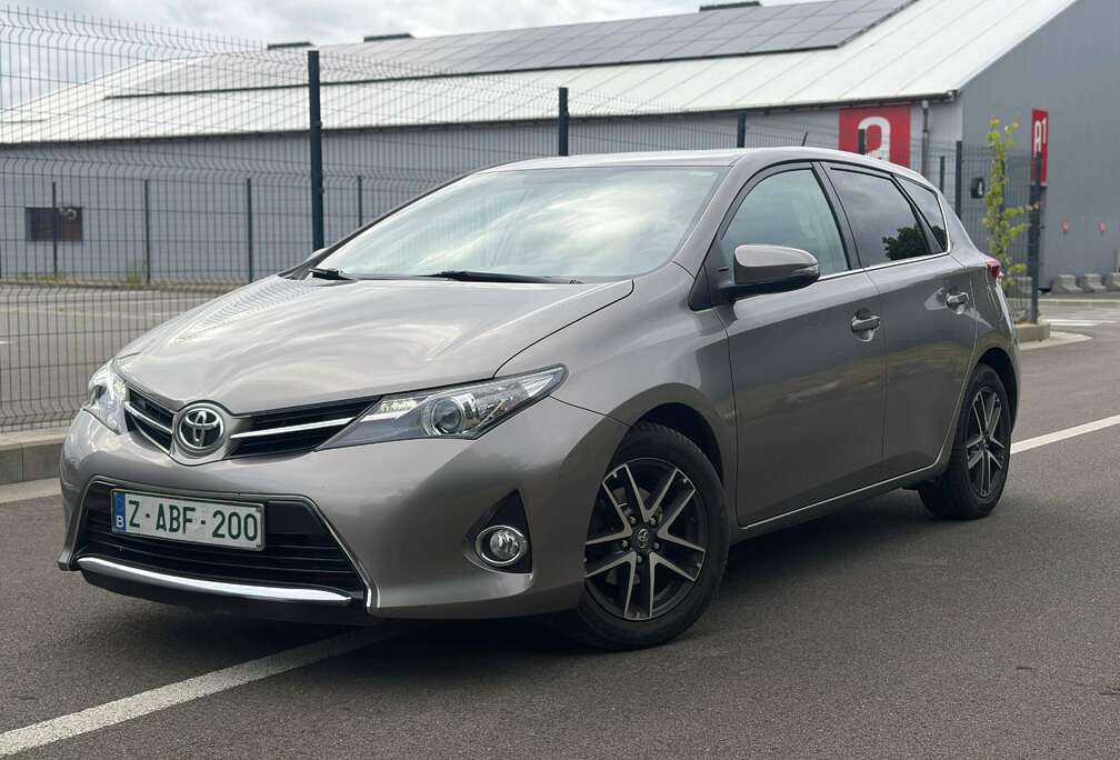 Toyota Toyota Auris 1.6i * 0492/43.69.59