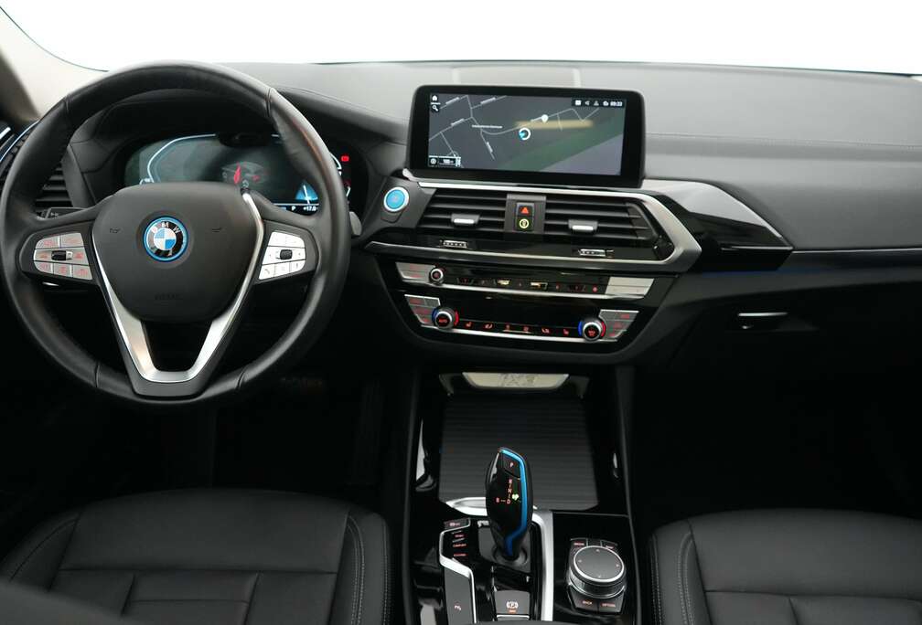BMW 80 kWh LEDER/CUIR LED GPS PDC CAM Pano BLIS Verw.