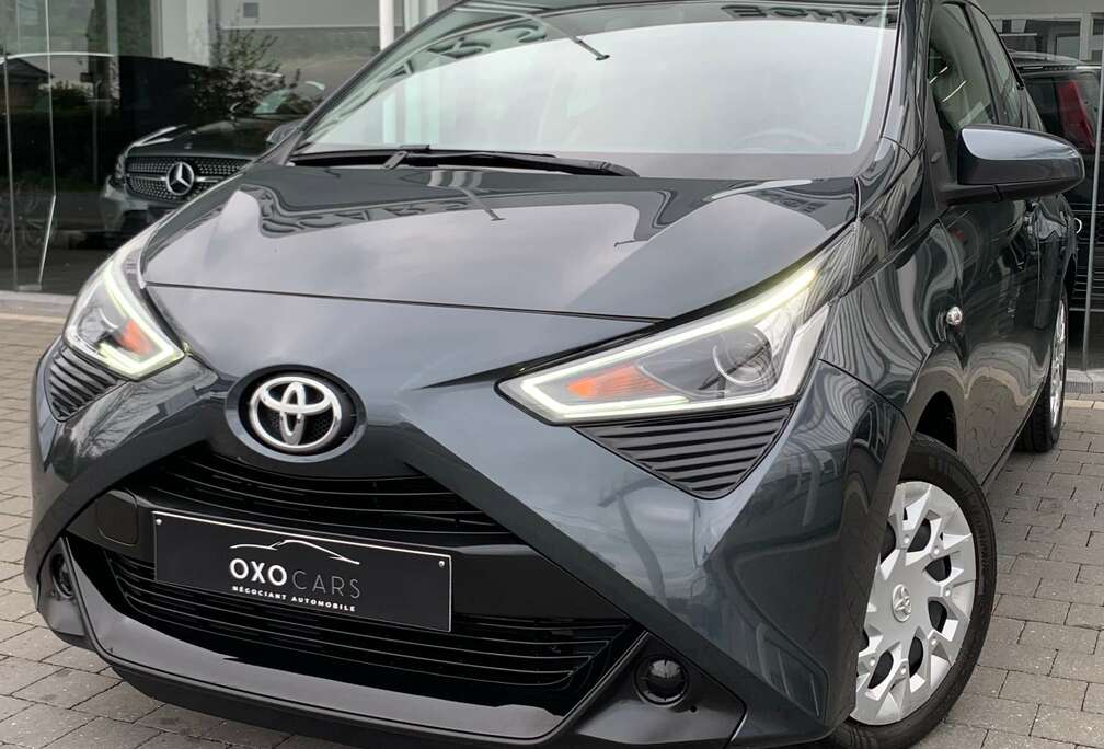 Toyota 1.0i VVT-i / Airco / CarPlay / Camera / Cruise/LED