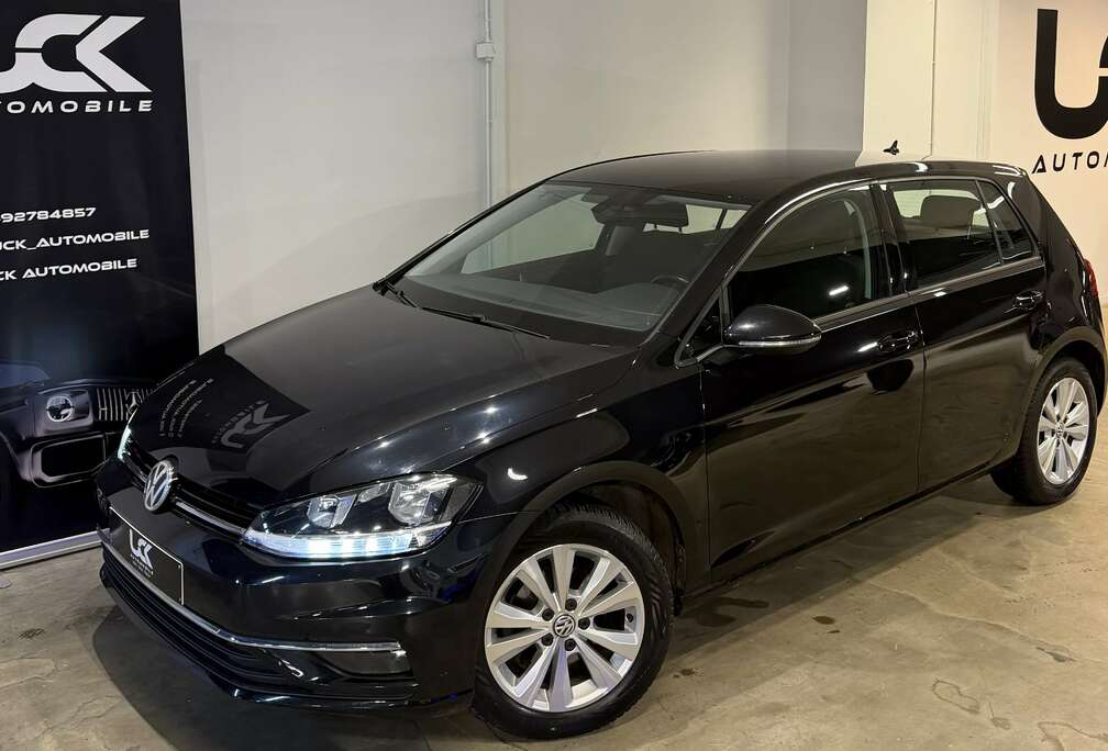 Volkswagen Golf // cockpit digital // car play