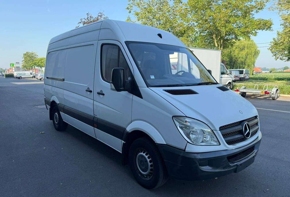 Mercedes-Benz / 216 2.1 CDI / L2H2 / DIESEL / MANUEEL / AIRCO