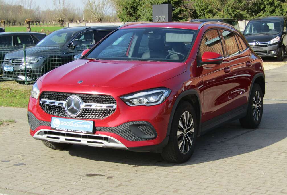 Mercedes-Benz GLA 180 Business Solution Essential