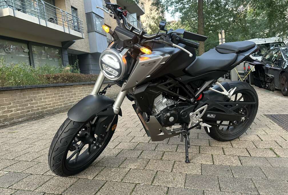 Honda CB125R