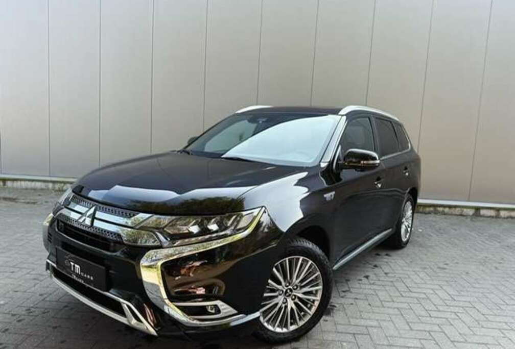 Mitsubishi 2.4i 4WD PHEV S-Edition SDA-NAV