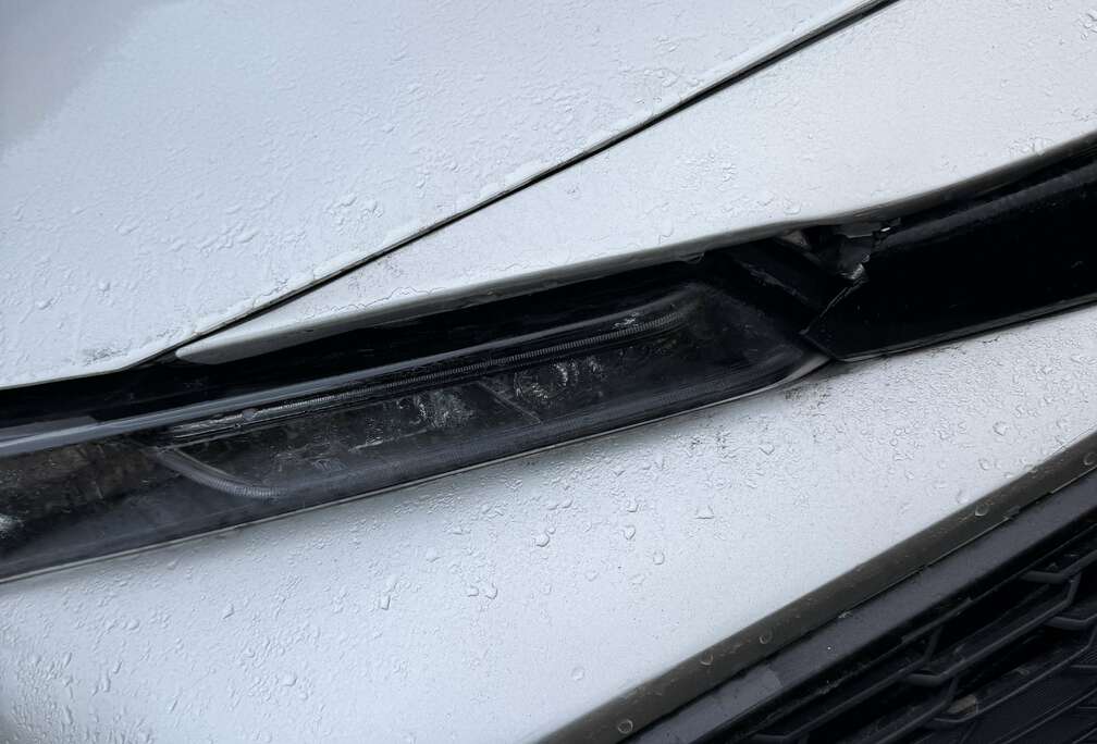 Toyota 1.8 Hybrid Touring Sports Business Edition