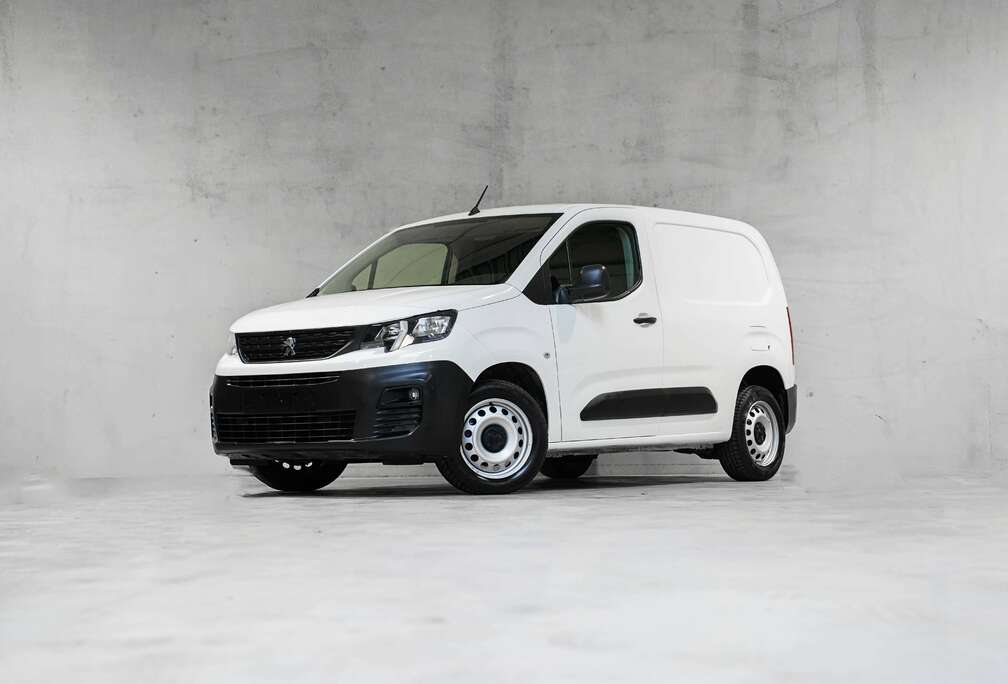 Peugeot  3 PLACES  ATTACHE REMORQUE  TOP ETAT